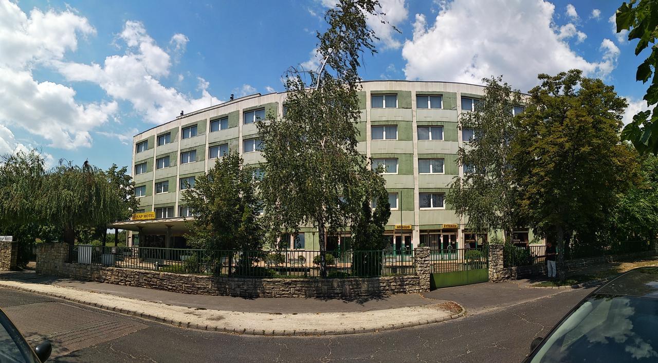 โฮเทล แน็ป Hotel บูดาเปสต์ ภายนอก รูปภาพ