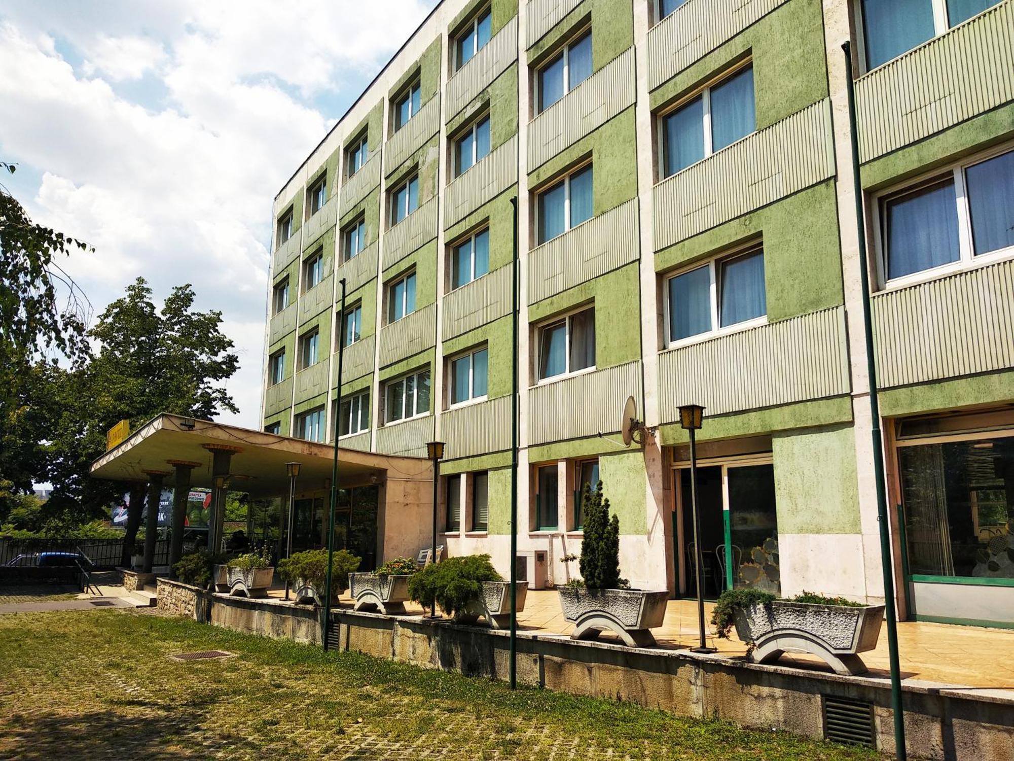 โฮเทล แน็ป Hotel บูดาเปสต์ ภายนอก รูปภาพ